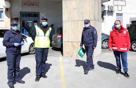 PROSTOVOLJCI PRI TESTIRANJU COVID 06 FOTO LJUBO VUKELIČ